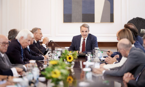 Μητσοτάκης: Συνάντηση με τους επικεφαλής των Ιδρυμάτων «Πρωτοβουλία '21»