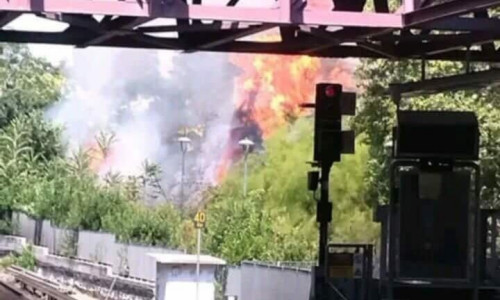 Φωτιά στα Άνω Πατήσια κοντά στον Ηλεκτρικό - Τροποποίηση των δρομολογίων