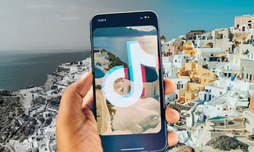 Διακοπές όπου πει ο… αλγόριθμος: Πώς το TikTok και το Instagram σχεδιάζουν τον χάρτη του τουρισμού