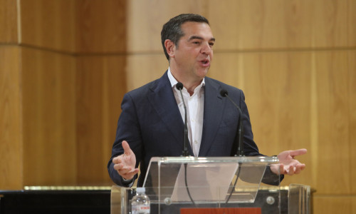 Τσίπρας: Καλοκαιρινή επανεμφάνιση μέσω... του Karl, της Tova και του Leo
