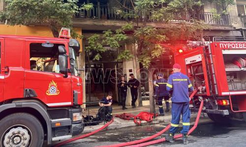 Πέτρος Φιλιππίδης: Βγήκε πανικόβλητος φορώντας το φανελάκι του - Φαινόταν καταβεβλημένος