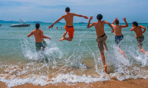 Καιρός: «Ανάσα» μέχρι το Σάββατο – Πενθήμερος καύσωνας από Κυριακή με θερμοκρασίες στους 44 βαθμούς