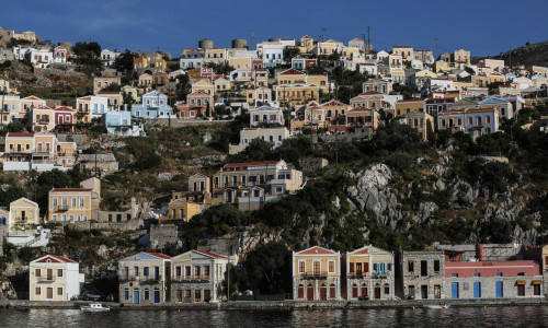 Σύμη: Θα «κόβει» εισιτήριο για τους τουρίστες της μίας μέρας – Η τιμή του