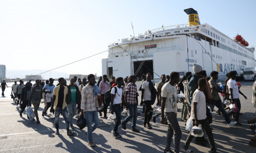 Φεύγουν με αρματαγωγό από την Κρήτη 350 μετανάστες