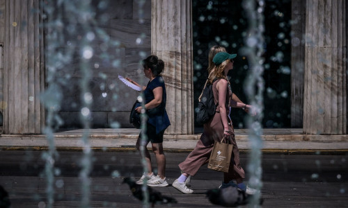 Καιρός: Πότε υποχωρεί ο καύσωνας - Έρχονται βροχές και αλλαγή θερμοκρασίας