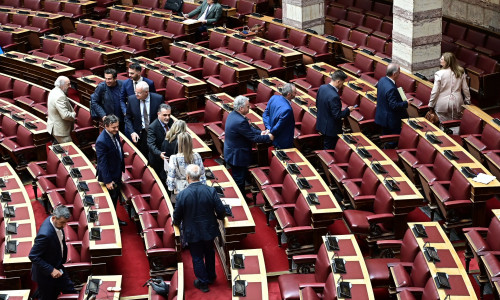 «Ραντεβού» σε τρεις εβδομάδες δίνει η αντιπολίτευση