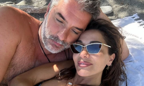 Δέσποινα Βανδή: Τα τρυφερά τετ α τετ με τον Βασίλη Μπισμπίκη στην πισίνα την ημέρα των γενεθλίων της