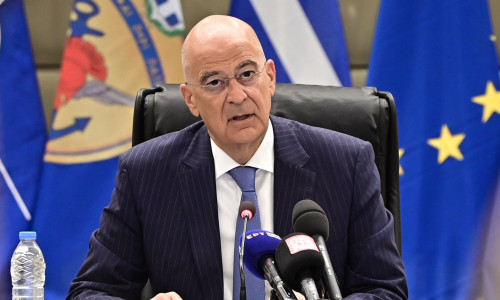 Όλοι στον Στρατό Ξηράς από το 2026 – Σαρωτικές αλλαγές σε θητεία, δομή, στρατόπεδα από τον Δένδια