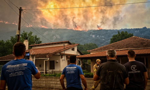 SOS για το Σαββατοκύριακο λόγω καύσωνα και ανέμων: Κίνδυνος ακραίας πυρκαγιάς