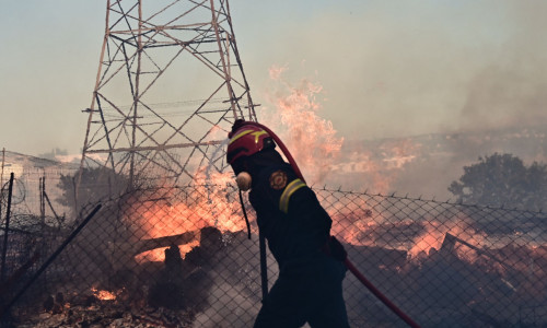 Μεγάλη φωτιά στις Αφίδνες - Ήχησε το 112 για Κρυονέρι και Δροσοπηγή, «κινηθείτε προς Εθνική Οδό»