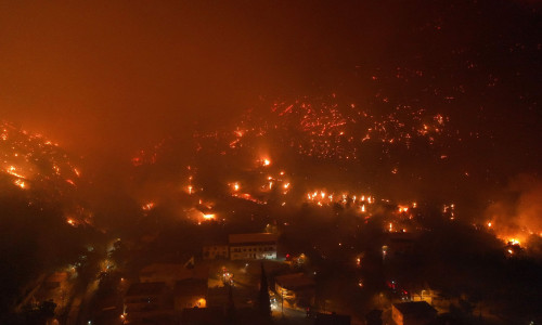 Τουρκία: Εικόνες αποκάλυψης από την φλεγόμενη Προύσα -Απομακρύνθηκαν περισσότεροι από 3.600 άνθρωποι