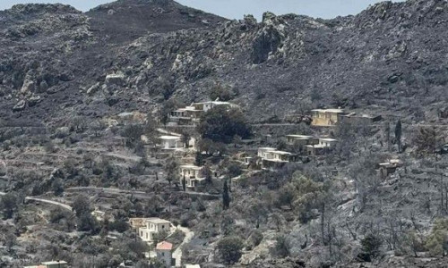 Μεγάλες καταστροφές στο Σέλινο Χανίων - Αποκαρδιωτικές εικόνες μετά τη φωτιά