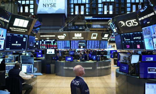 ΗΠΑ: Η FED διατηρεί αμετάβλητα τα επιτόκια - Δύο μέλη της ψήφισαν μείωση