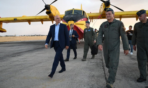 Επίσκεψη Δένδια στην 355 Μοίρα Τακτικών Μεταφορών της 112 Πτέρυγας Μάχης