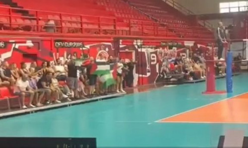 Εμφανίστηκαν Παλαιστινιακές σημαίες σε φιλικό αγώνα βόλεϊ Ελλάδας – Ισραήλ