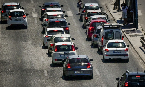 Κίνηση: Σε εξέλιξη η μεγάλη έξοδος του καλοκαιριού - «Βράζουν» Πειραιάς, Κηφισός και Λεωφόρος Αθηνών