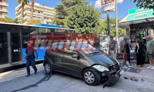 Πάτρα: Μηχανή συγκρούστηκε με ΙΧ και έπεσε πάνω σε περίπτερο – Σοβαρά τραυματίας ο δικυκλιστής