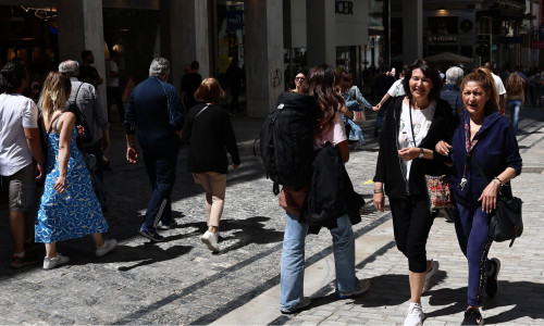 Αυτές είναι οι 15 λέξεις και εκφράσεις που χρησιμοποιούμε συχνότερα όλοι οι Έλληνες