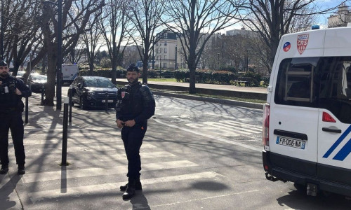 Γαλλία: Μακάβρια ανακάλυψη σε γήπεδο - Πτώμα με κομμένο λαιμό τοποθετημένο σε θέση σταυρού