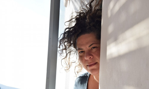 Ματούλα Ζαμάνη: Ζωντανά στη Σύρο «με κλαρίνα, βιολιά και ηλεκτρικές σιωπές»