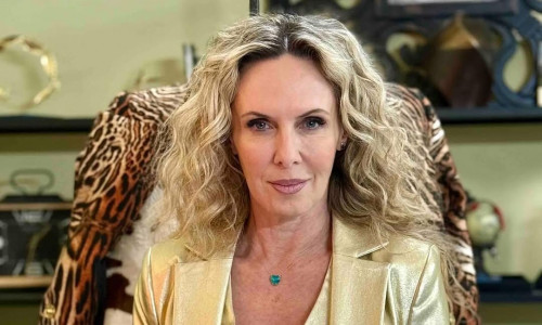 Εβελίνα Παπούλια: Πόζαρε με μπικίνι στις βάθρες της Σαμοθράκης και έβαλε «φωτιά» στο Instagram
