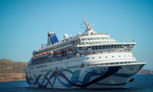 Crown Iris: Ένταση με Ισραηλινό επιβάτη στον Άγιο Νικόλαο - Κατέβασε πανό που τον εκνεύρισε