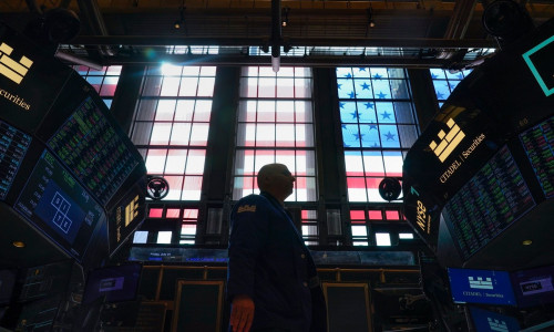 Αβεβαιότητα και μικρές απώλειες στη Wall Street