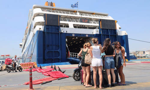 Απαγορευτικό απόπλου: Όλα τα νεότερα για τα δρομολόγια των πλοίων από Πειραιά, Ραφήνα και Λαύριο