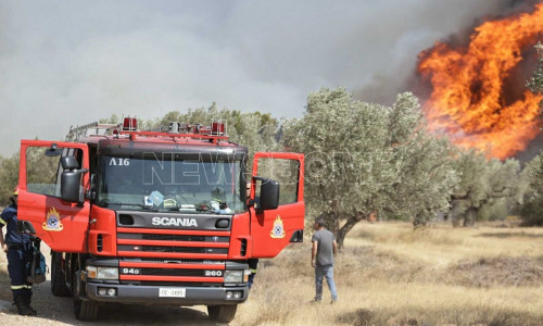 Φωτιά στην Κερατέα: Νέες κυκλοφοριακές παρεμβάσεις από την Τροχαία - «Μπαράζ» 112 για εκκενώσεις