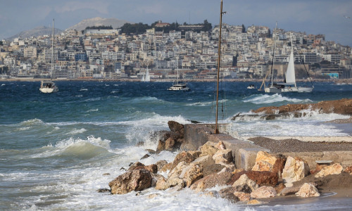 Καιρός: Ισχυρή προειδοποίηση από τους μετεωρολόγους - Έντονα μελτέμια μέχρι και τον Δεκαπενταύγουστο