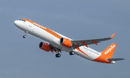 Πιλότος της EasyJet τέθηκε σε διαθεσιμότητα: Μέθυσε και έτρεχε γυμνός σε πολυτελές ξενοδοχείο