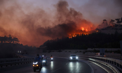 Τουρκία: Καταστροφική φωτιά στα Δαρδανέλλια – Απομακρύνθηκαν πάνω από 2.000 άνθρωποι