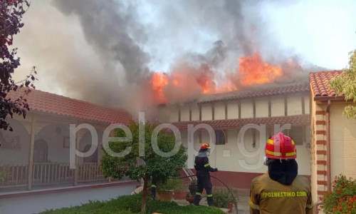 Φωτιά Αχαΐα: Στις φλόγες η Ιερά Μονή Αγίου Νικολάου στο Μπάλα Πατρών