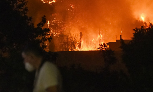 LIVE BLOG: Πύρινες γλώσσες πνίγουν Πάτρα, Χίο, Πρέβεζα, Ζάκυνθο και Ιωάννινα