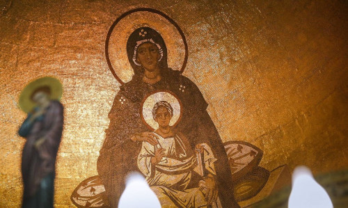 Δεκαπενταύγουστος: «Ἐν τῇ Κοιμήσει τὸν κόσμον οὐ κατέλιπες, Θεοτόκε» - Η Ελλάδα τιμά την Παναγία