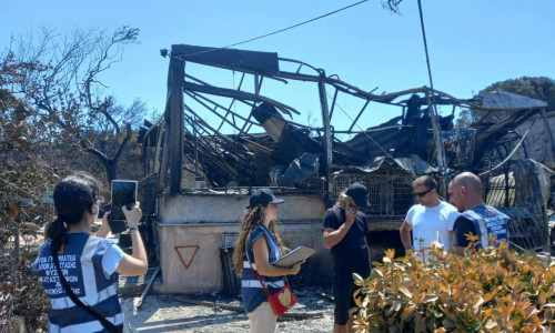 Ολοκληρώθηκαν οι αυτοψίες για τη φωτιά στη Λαυρεωτική - Έλεγχος σε 104 κτίρια