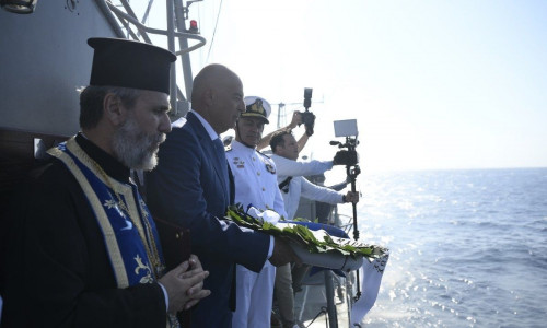 Δένδιας από Τήνο: Η Παναγία σκέπη τις ένοπλες δυνάμεις της πατρίδας μας