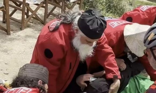 Αγιορείτες μοναχοί - διασώστες: Οι ρασοφόροι φύλακες - άγγελοι μιλούν για τη δράση τους