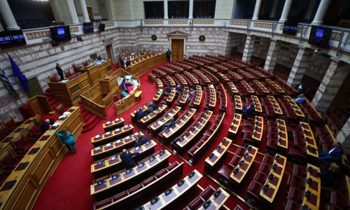 Σάλος για το επίδομα «βαρέων και ανθυγιεινών» στους υπαλλήλους της Βουλής 