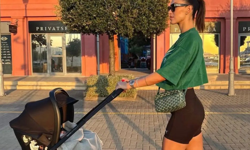 Δώρα Παντέλη: Απολαμβάνει τις πρώτες βόλτες με τον τριών εβδομάδων γιο της