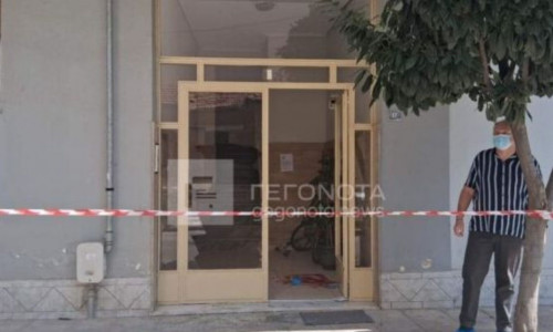 Βόλος: Μαχαίρωσε και κυνήγησε τη σύζυγό του μέχρι τις σκάλες της πολυκατοικίας