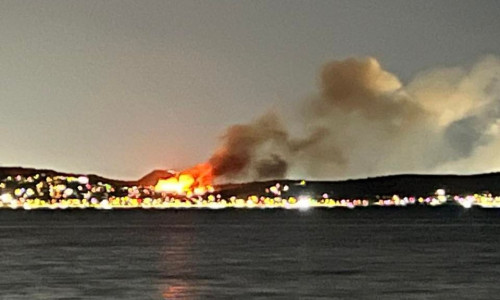 Φωτιά στη Σαλαμίνα στην περιοχή Βρωμοπούσι - Ήχησε το 112