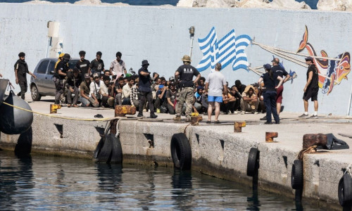 Πλεύρης: «Τα κυκλώματα λένε στους μετανάστες να αφήνουν την Ιταλία και να πηγαίνουν στην Κρήτη»