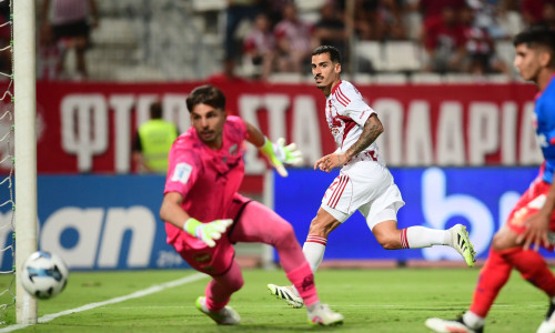 Super League, Βόλος - Ολυμπιακός 0-2: «Χτύπησε» με «τακουνάκια» του Τσικίνιο