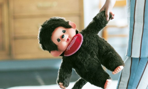 Ξεχάστε τα Labubu, (ξανα)ήρθαν τα... Monchhichi: Τα κουκλάκια από την Ιαπωνία που «σπάνε ταμεία»