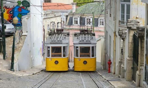 Τραγωδία στη Λισαβόνα: Τι είναι το διάσημο τελεφερίκ Γκλόρια και πώς λειτουργεί