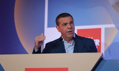 H «μπηχτή» Τσίπρα στον Παύλο Μαρινάκη που πέρασε στα ψιλά
