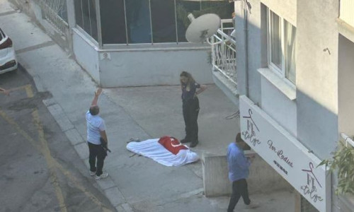 Συναγερμός στη Σμύρνη: Δύο αστυνομικοί νεκροί μετά από ένοπλη επίθεση σε τμήμα