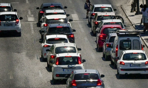 Κίνηση στους δρόμους: «Μαρτύριο» ο Κηφισός, καθυστερήσεις στην Αττική οδό