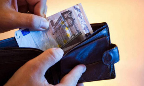 Έρευνα της MRB: Για 2 στους 3 πολίτες της Αττικής το εισόδημα δεν επαρκεί για τον μήνα